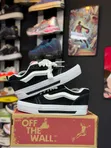 Vans Knu Skool Nyeusi na Nyeupe Low-Top Sneakers - 2