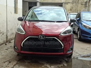 Toyota Sienta 2019 Nyekundu