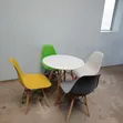 Set ya Dining ya Mviringo - Meza Nyeupe na Viti 4 vya Rangi - 1