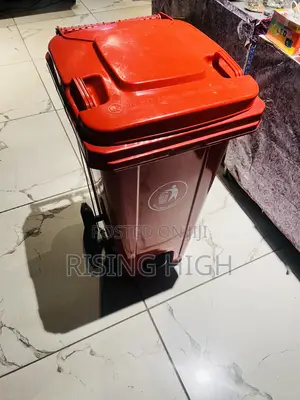 120L Bin with Wheels and Foot Pedal