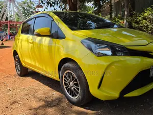Toyota Vitz 2015 Njano