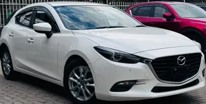 Mazda Axela 2019 Nyeupe