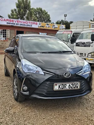 Toyota Vitz 2017 Nyeusi