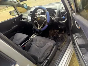 Honda Fit 2011 Nyeupe