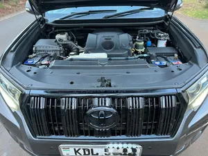 Toyota Land Cruiser Prado 2.8 2017 Nyeusi