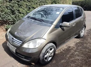Mercedes-Benz A-Class 2011 Dhahabu