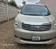 Toyota Noah 2012 Beige - 1