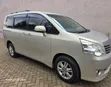Toyota Noah 2012 Beige - 3