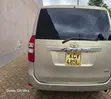 Toyota Noah 2012 Beige - 4