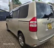 Toyota Noah 2012 Beige - 5