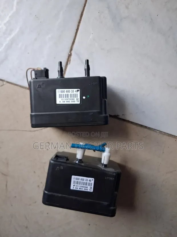 Mercedes-Benz W204 Seat Adjustment Vacuum Pump - 1
