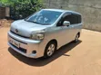 Toyota Voxy 2011 Nyeupe - 2