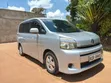 Toyota Voxy 2011 Nyeupe - 3