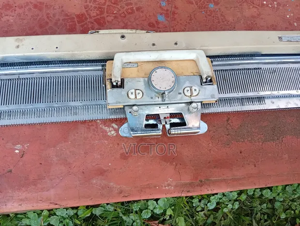 Vic Single Thread Knitting Machine - 1