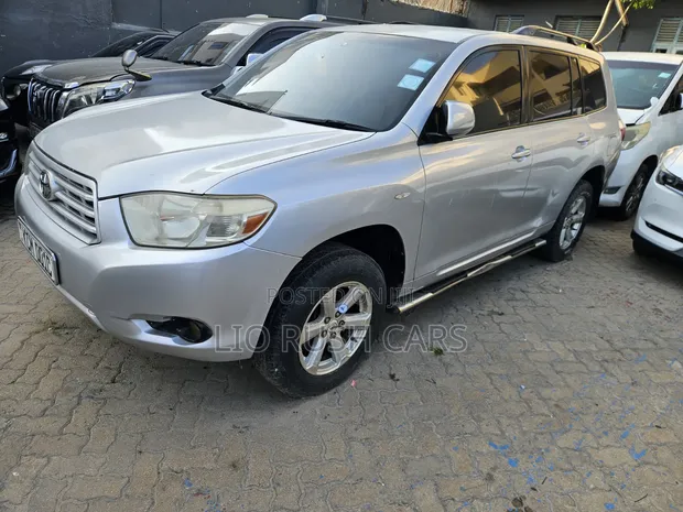 Toyota Kluger 2011 Nyeupe - 1