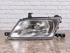 Nissan Wingroad Y11 Headlight (Glass Lens)
