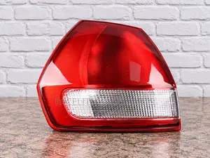 Taa ya Nyuma ya Nissan Wingroad Y11 (Nyeupe/Nyekundu)