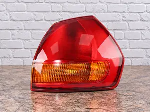 Taa ya Nyuma Nissan Wingroad Y11 (Lensi ya Rangi ya Chungwa na Nyekundu)