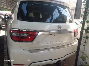Nissan Patrol 2020 Nyeupe