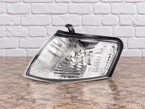 Taa ya Kona ya Nissan Wingroad Y11 (Clear)