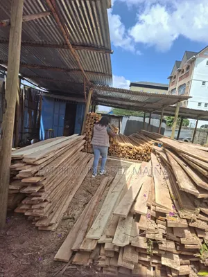Mbao za Pine, Cypress, Gravillia kwa Paa na Ujenzi