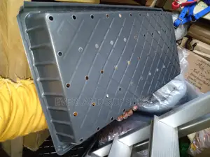 Trei ya Hydroponic kwa Mboga za Majani - Ina Matundu