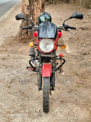 Bajaj Boxer 2022 Nyekundu