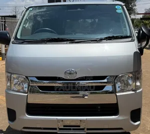 Toyota HiAce 7L 2019