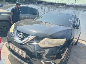 Nissan X-Trail 2015 Nyeusi