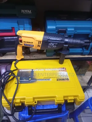 Brand New DeWalt Rotary Hammer 800W