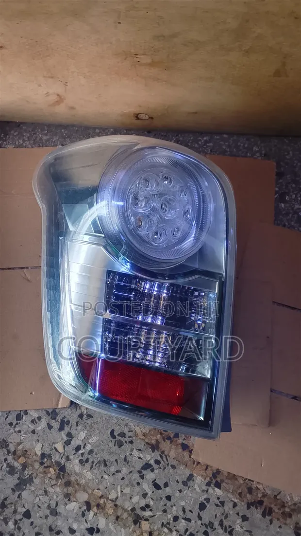 Taa ya Nyuma ya Toyota Corolla Fielder (2008-2010) - 1