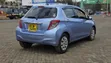 Toyota Vitz 1.3 FWD 5dr 2013 Bluu - 2