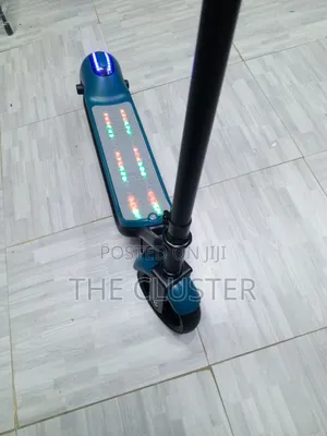 Scooter ya Umeme - Mpya Kabisa