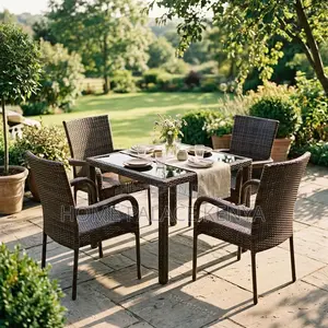 Home Palace Rattan 4 Viti na Meza ya Nje