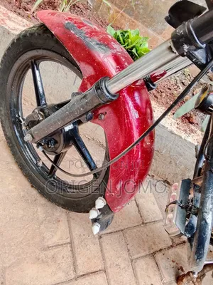 Bajaj Boxer 150 UG 2023 Nyekundu