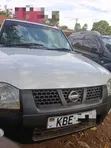 Nissan Hardbody 2007 Nyeupe - 2