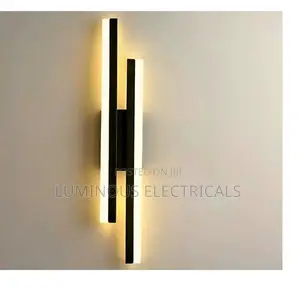 Mwanga wa Ukutani wa LED Mtaani Mweusi - Staggered Strip Sconce