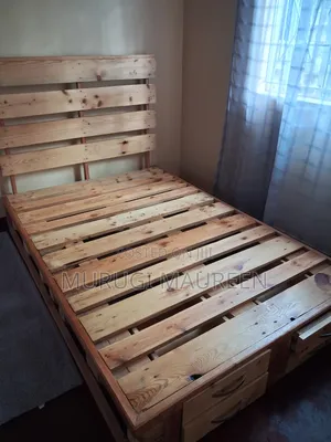 Kitanda cha Pallet chenye Droo 4