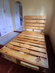 Kitanda cha Pallet chenye Droo 4 - 5