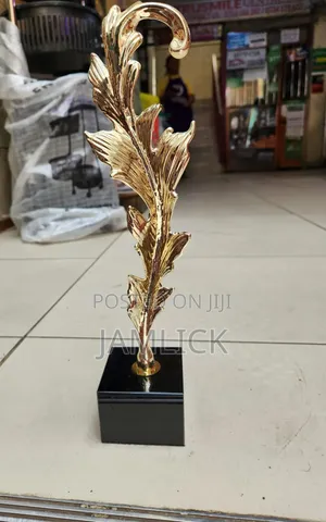 Faris Sway Leaf Decor
