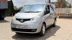 Nissan NV200 2011 Nyeupe