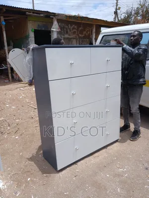 Kabati Nyeupe ya 4x5ft na Droo