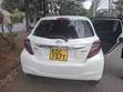 Toyota Vitz 2014 Nyeupe - 2