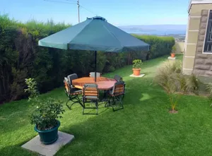 Kivuli cha bustani cha metali na mbao