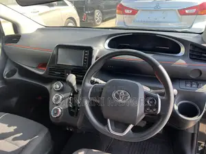 Toyota Sienta 2019