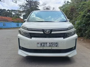 Toyota Noah 2.0 FWD (7 Seater) 2017 Nyeupe