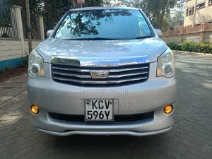 Toyota Noah 2.0 158hp FWD (8 Seater) 2013 Gold