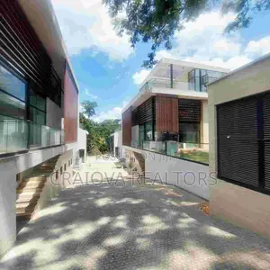 Townhouse/Terrace ya Vyumba 6 Inauzwa Muthangari