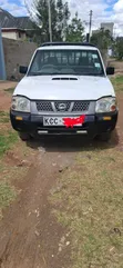 Nissan Hardbody 2015 White - 1