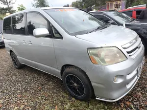 Toyota Noah 2.0 FWD 8 Seater 2006 Silver
